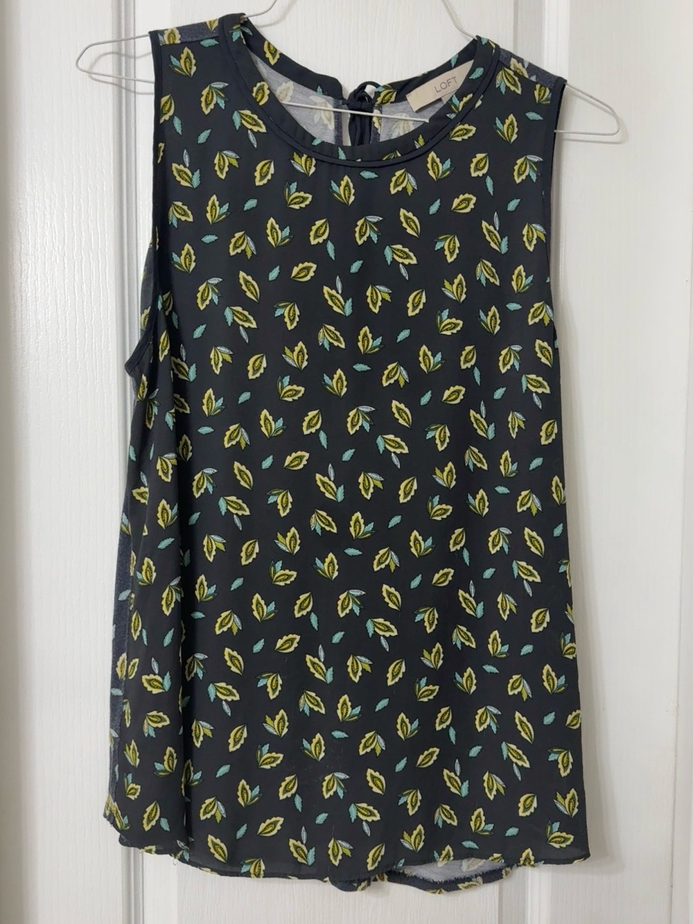 LOFT sleeveless blouse mixed media dark gray fabric yellow blue leaf Size L